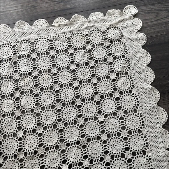 Crochet Lace Tablecloth - Picture 3 of 4